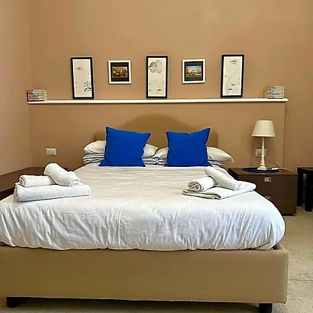 Martucci 83 Bed & Breakfast Napels