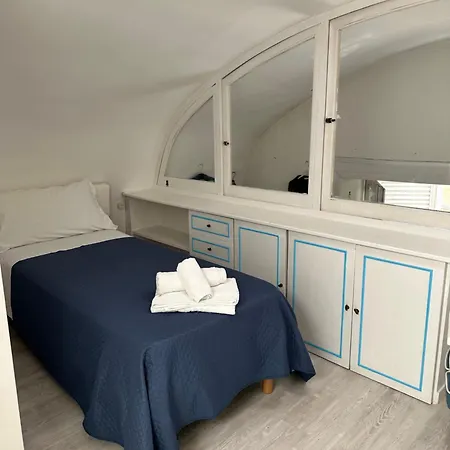 Martucci 83 4* Napels