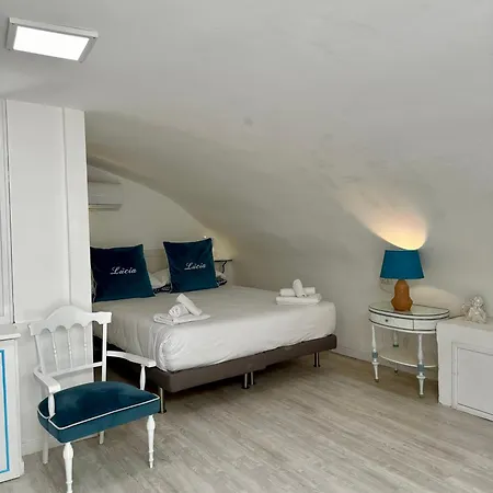 Martucci 83 Bed & Breakfast Napels